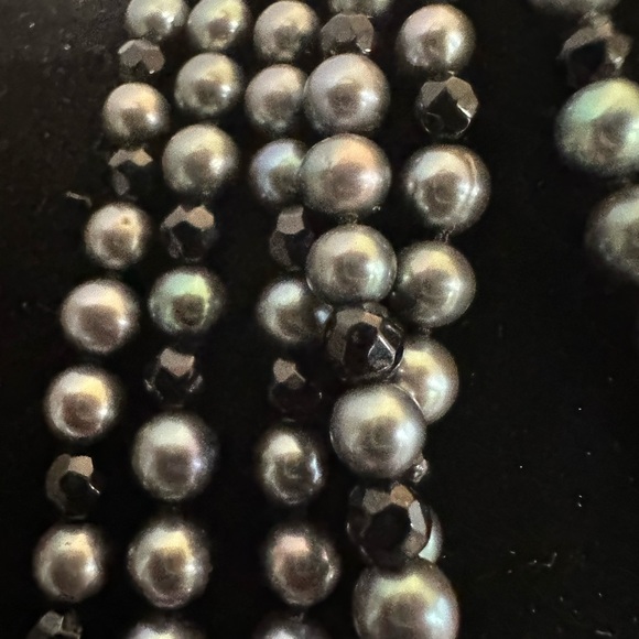 Pearl and garnet flapper length 100” necklace - Picture 6 of 9